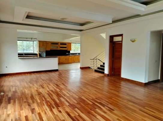4 Bed Townhouse with En Suite in Westlands Area image 5