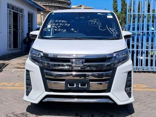 Toyota Noah WXB image 9