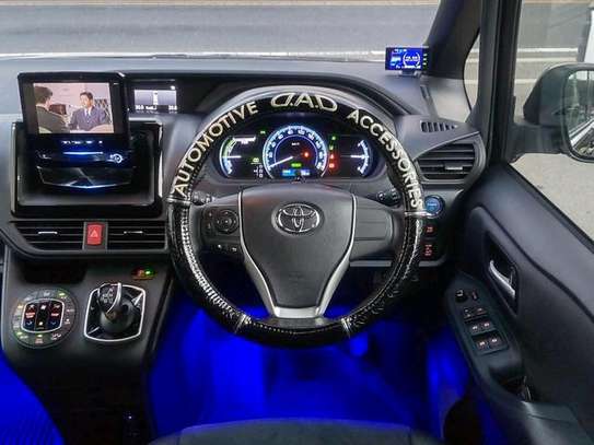 HYBRID TOYOTA NOAH (MKOPO ACCEPTED) image 5