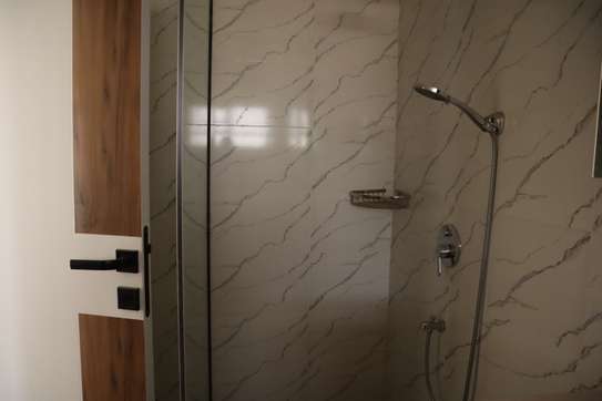 5 Bed Apartment with En Suite at 3Rd Parklands image 8