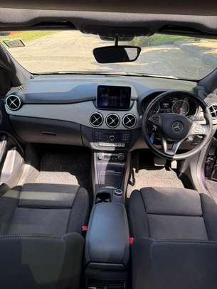 Mercedes benz B180 Black image 5