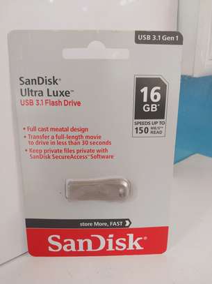 SanDisk Ultra Luxe 16GB USB 3.1 Flash Drive image 1