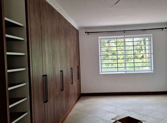 5 Bed Townhouse with En Suite in Rosslyn image 40
