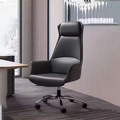 High-Back Leather Office Chair image 4