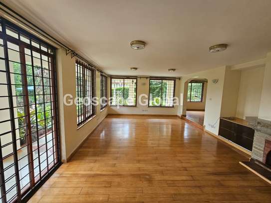 5 Bed House with En Suite in Rosslyn image 5
