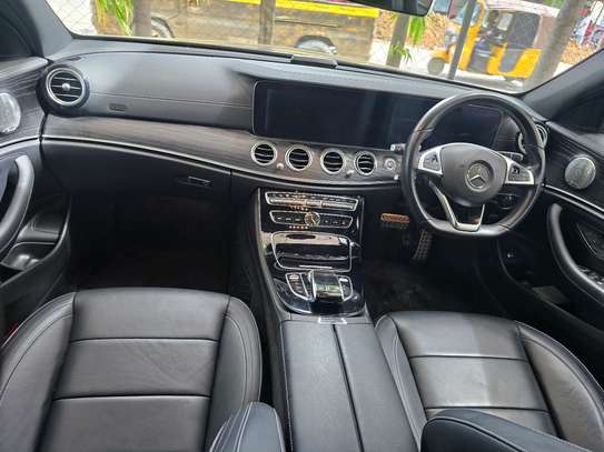 MERCEDES-BENZ E200 image 6