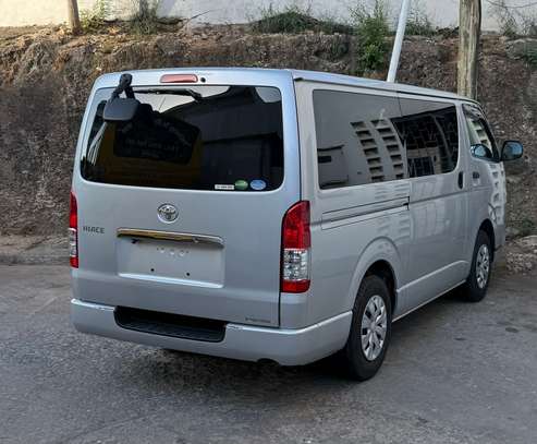 TOYOTA HIACE AUTO DIESEL image 6