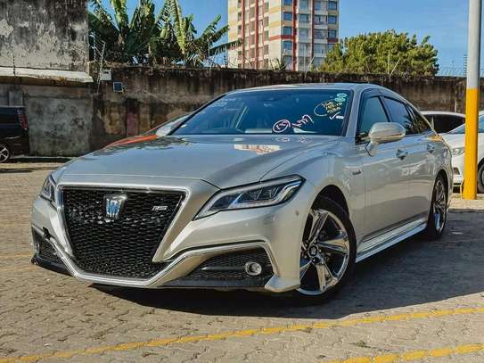 Toyota Crown Rs hybrid 2018 Sport image 2