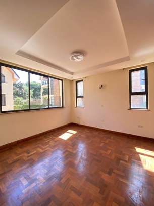 6 Bed Townhouse with En Suite in Lavington image 1