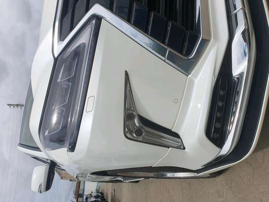 Lexus LX570 image 3
