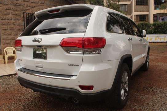 JEEP GRAND CHEROKEE 2016 MODEL SUNROOF 60,000 KMS image 3