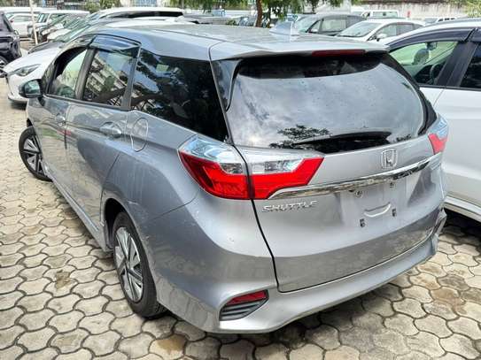 Honda fit Shuttle Hybrid image 3