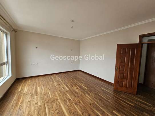 3 Bed Apartment with En Suite in Riverside image 15