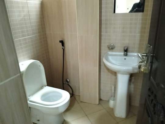 5 Bed House with En Suite in Lavington image 8