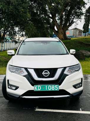 Nissan Xtrail Newshape pearl white image 1