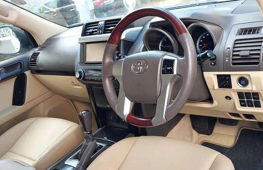 Toyota land cruiser prado Diesel TX 5 seater 2017 image 10