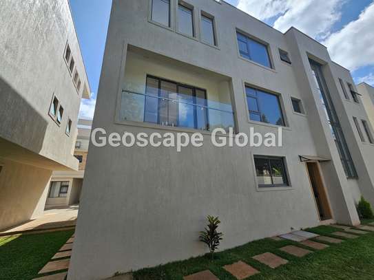 5 Bed Townhouse with En Suite in Lavington image 7
