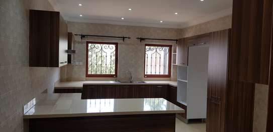 5 Bed House with En Suite at Panafrican Road image 11