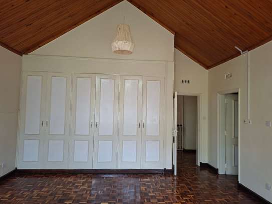 5 Bed House with En Suite at Off Un Avenue image 3