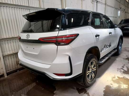 TOYOTA FORTUNER NEW IMPORT. image 6