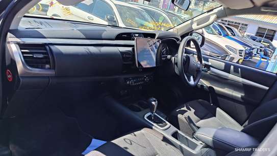 Toyota Hilux Double cabin Grey 2021 image 16