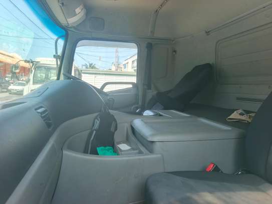 Nissan UD Quon 20tones image 10