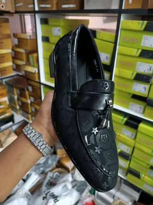 Designer men's Louis Vuitton shoes image 1