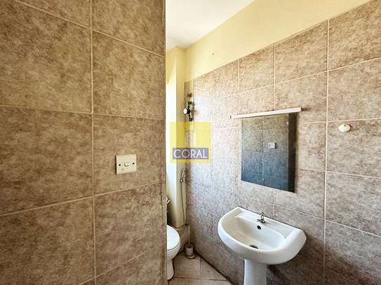 1,000 ft² Office in Parklands image 5