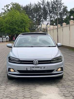 volkswagen polo with sunroof image 4