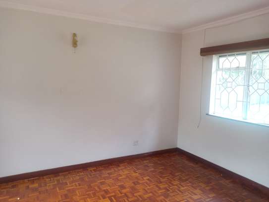 5 Bed House with En Suite at Lavington Green image 33