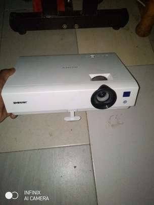 Sony VPL DX-102 LCD Home Cinema Projector image 3