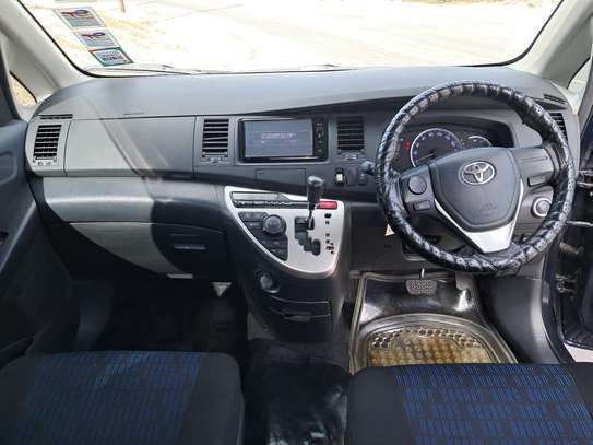 Toyota Isis Blue KDJ image 6