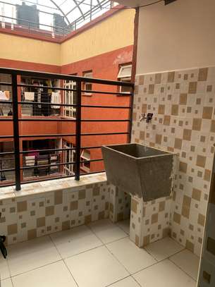2 bedroom apartment all ensuite onngong road image 5