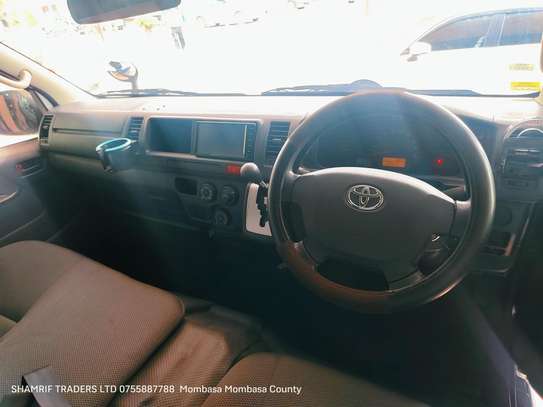 Toyota Hiace 9l Automatic Diesel 2017 image 2