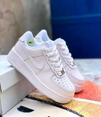 Kids Airforce 1
Sizes 31 to 35 image 4
