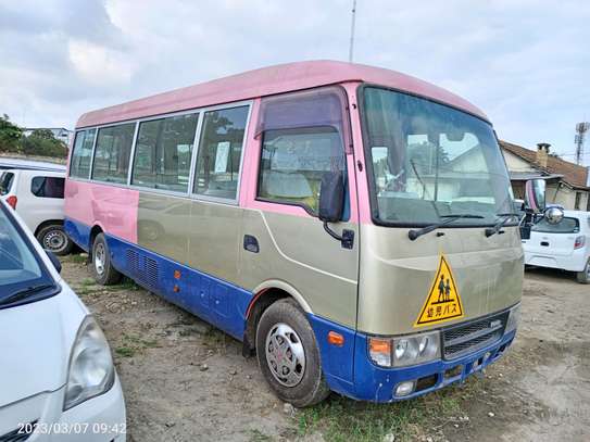 Mitsubishi Rosa school bus image 2