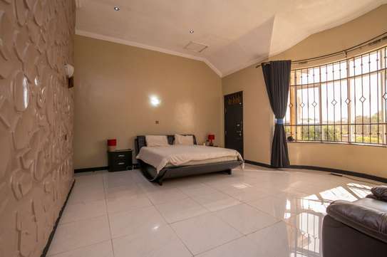 6 Bed House in Nyari image 15