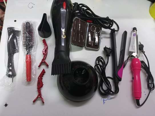 Blow-dryer set with flat iron and accessories image 1