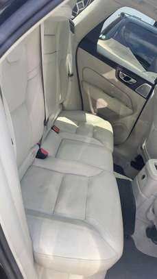 Volvo xc60 t8 petrol 2018 image 3