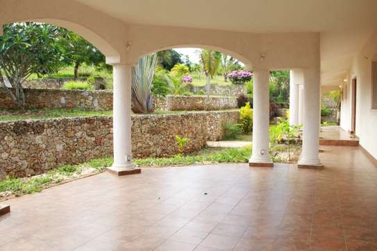 5 Bed Villa with En Suite in Vipingo image 1