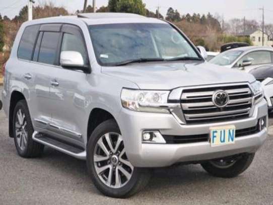 2018 Toyota land cruiser ZX V8 PETROL from Japan image 6