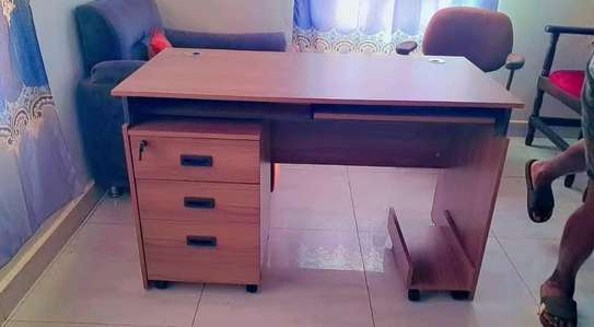 Modern Wooden 1.4m Lockable Computer Office Desk image 7