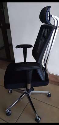 Executive orthopedic mesh chairs image 2