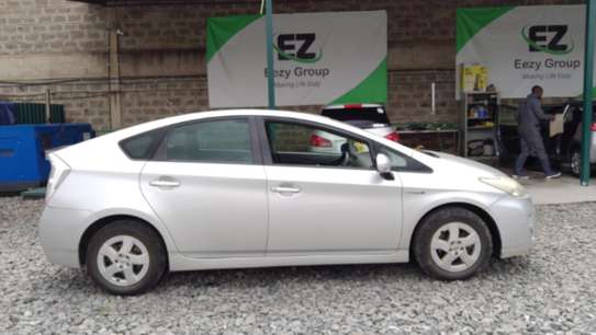 CLEAN Toyota Prius (2010) AVAILABLE FOR SALE image 6