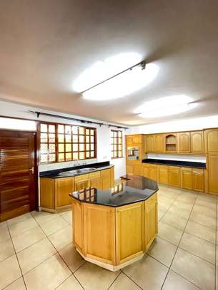 3 Bed Apartment with En Suite in Lavington image 8