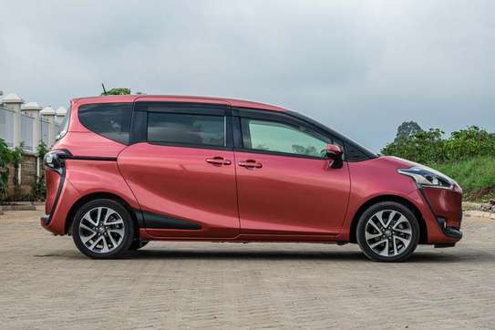 2016 Toyota Sienta Red New shape image 7