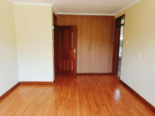 4 Bed House with En Suite in Rosslyn image 25