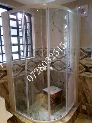 Customized shower cubicle image 1