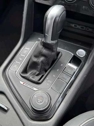 Volkswagen Tiguan white image 8