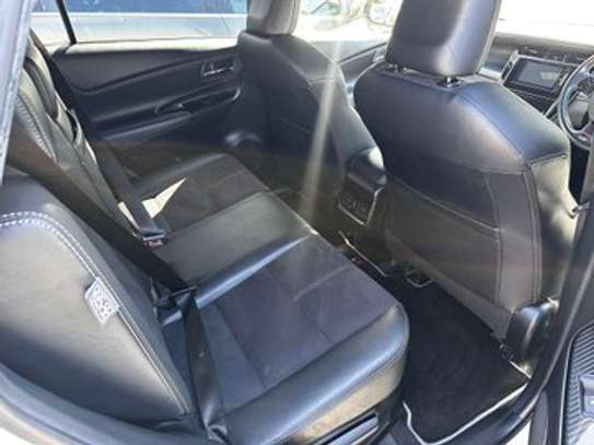 Toyota Harrier GS image 5